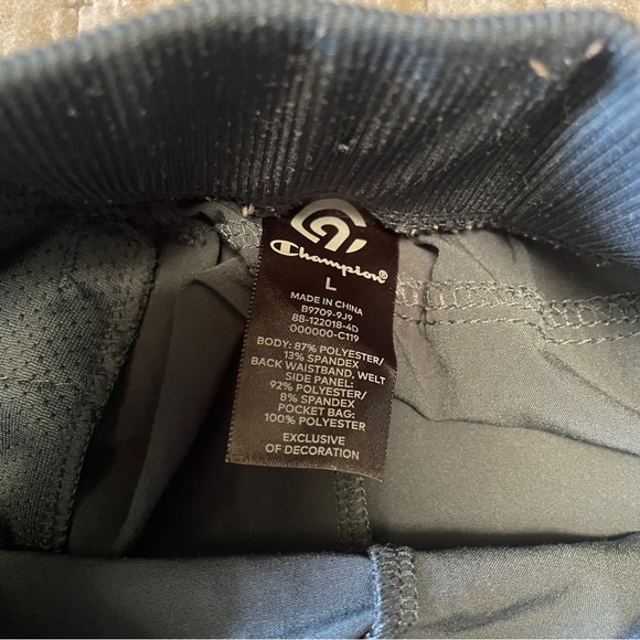 Workout shorts - Picture 6 of 7